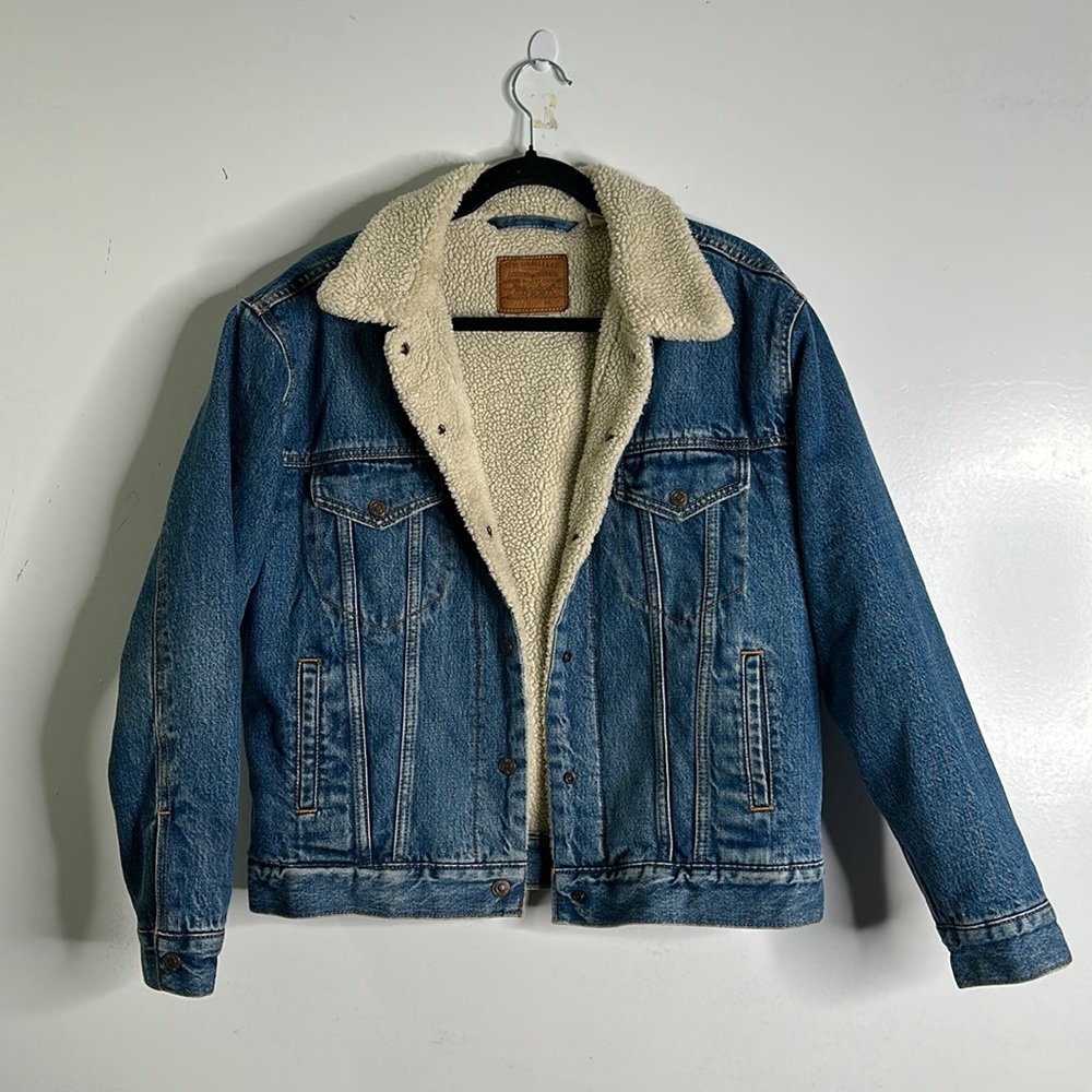 Levi's premium Sherpa jean trucker jacket size medium blue ivory